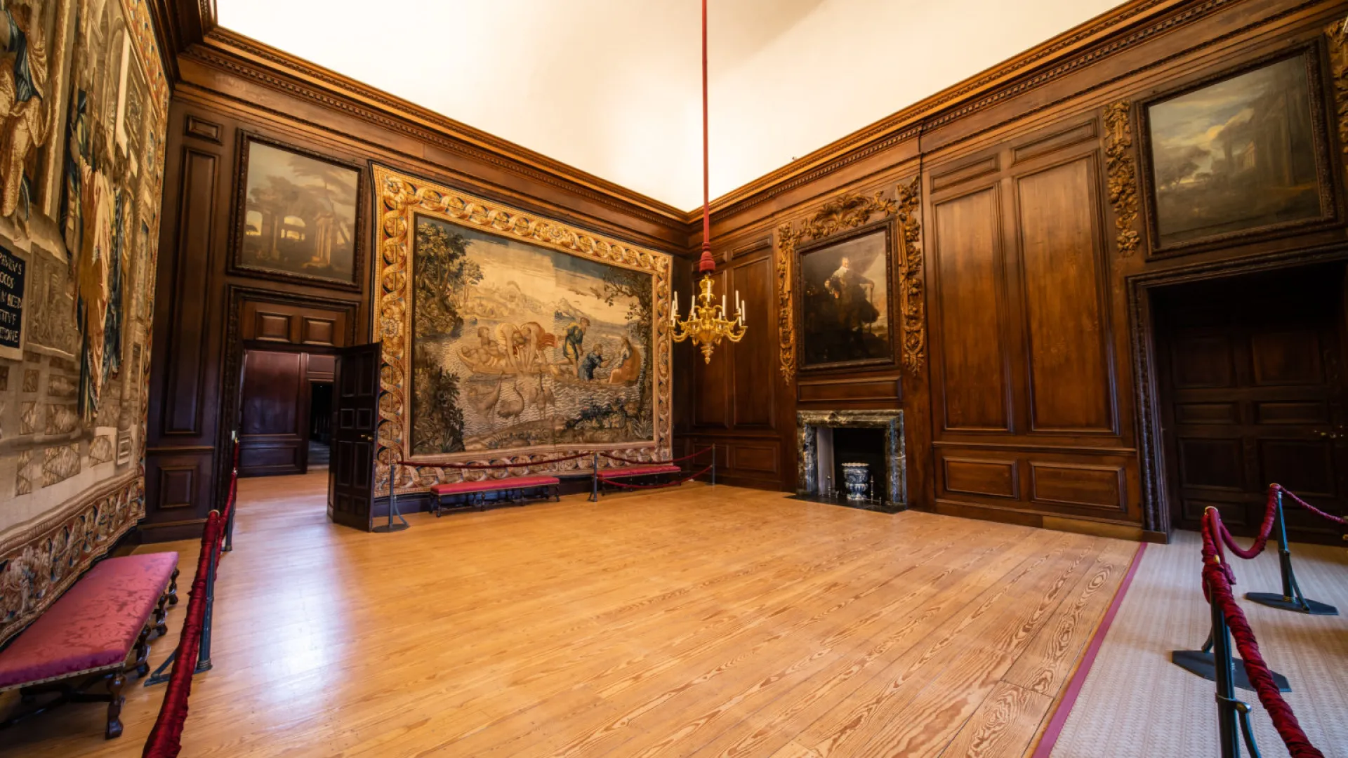 Hampton Court Palace kings eating room